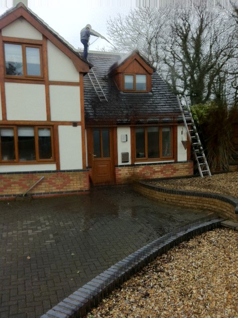 Roof cleaning and rendering