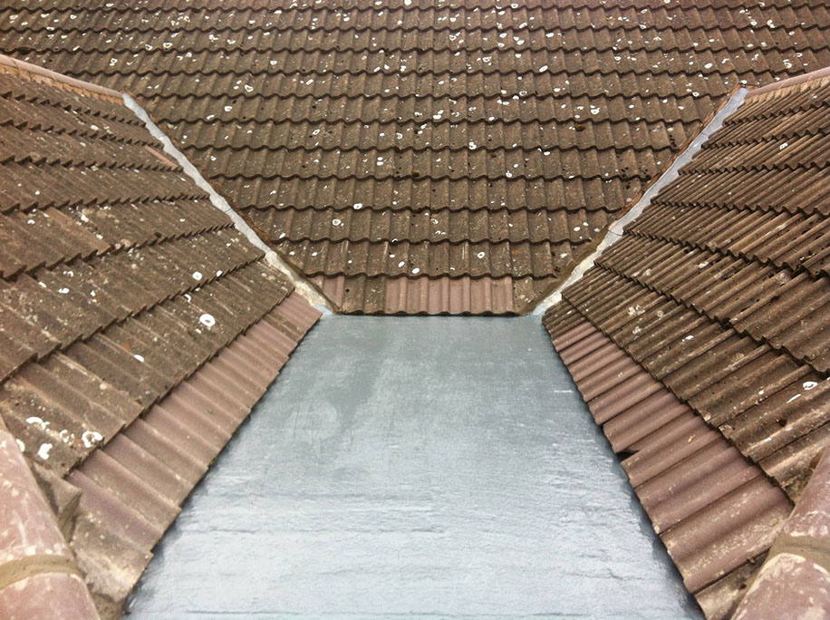 Roof pointing brickwork